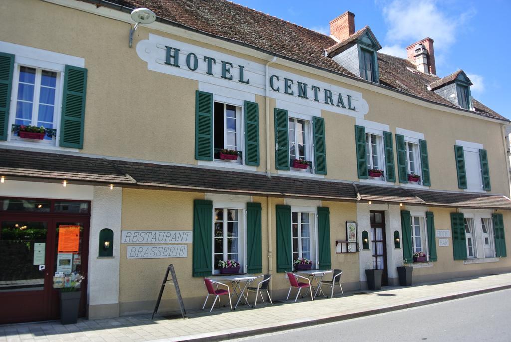 Hotel Le Central Boussac  Esterno foto