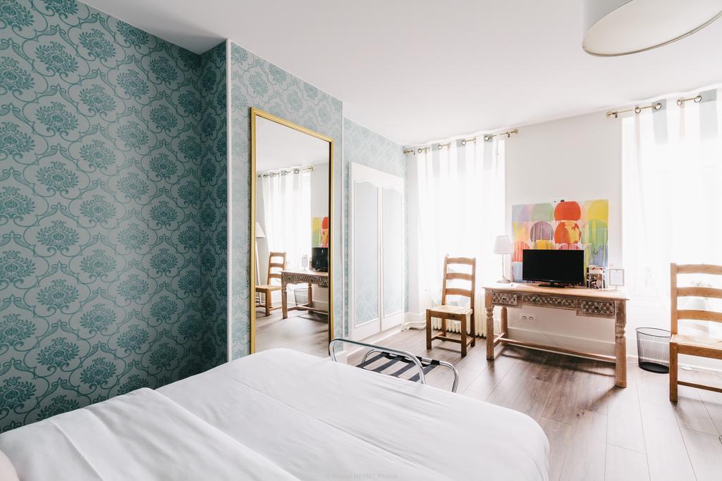 Hotel Le Central Boussac  Esterno foto